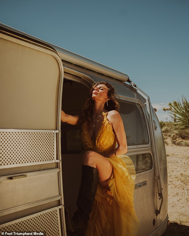 Filmed in Joshua Tree, California, it sees the former Hollyoaks and Emmerdale star, 38, turn the desert into a dancefloor