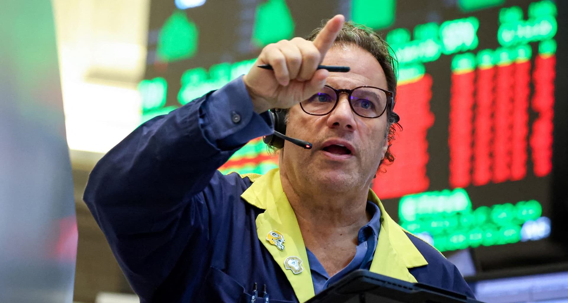 Wall Street at records in data blackout
