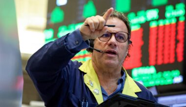 Wall Street at records in data blackout