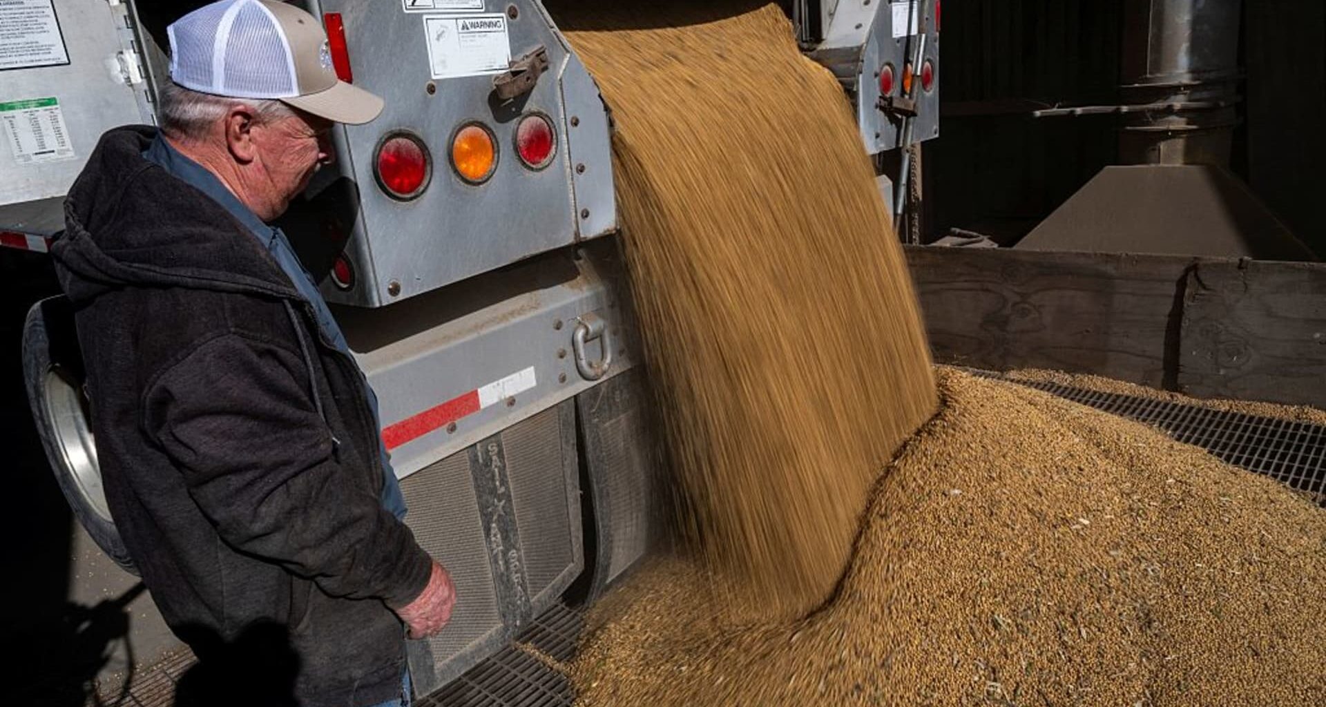 Trump threatens China with cooking oil embargo over soybean snub