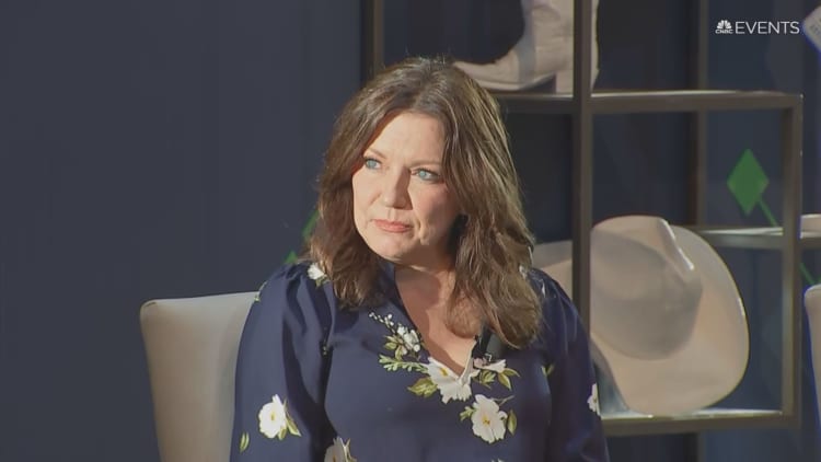 Country music star Martina McBride is taking on the deepfake threat