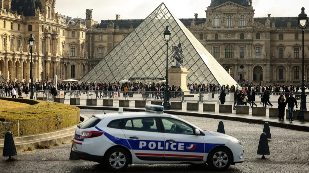 French senators criticise Louvre's security and demand upgrades after jewellery heist
