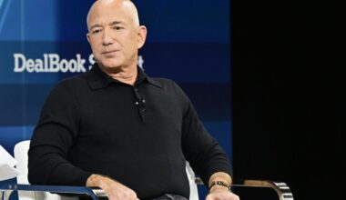 Bezos Says AI Spending Boom Is a Bubble That Will Pay Off