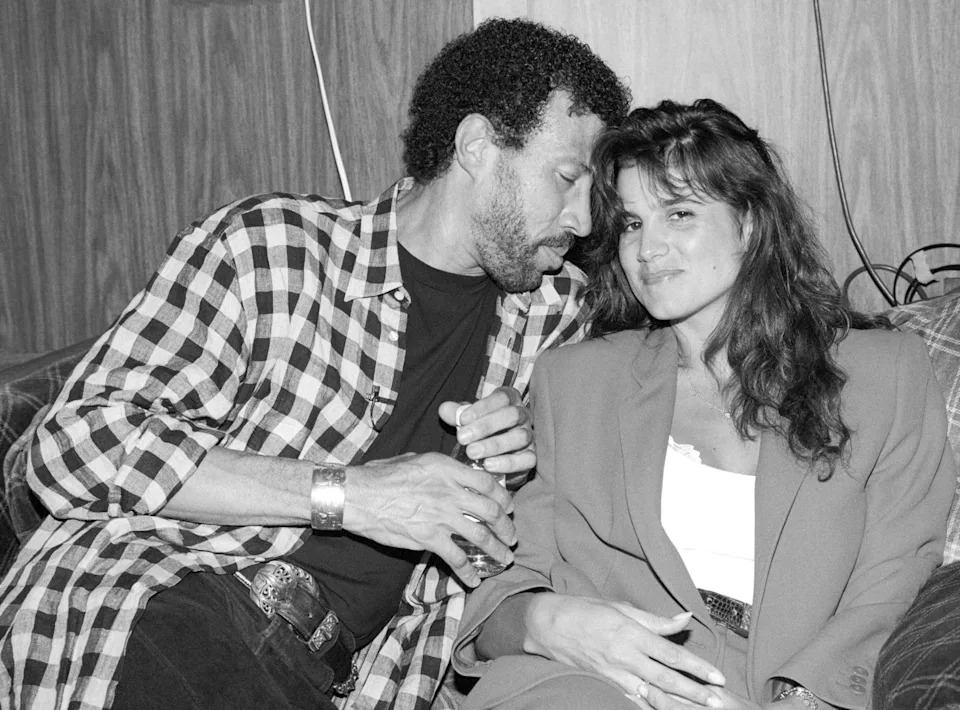 Lionel Richie cozying up to his ex-wife Diane Alexander in black and white photo.