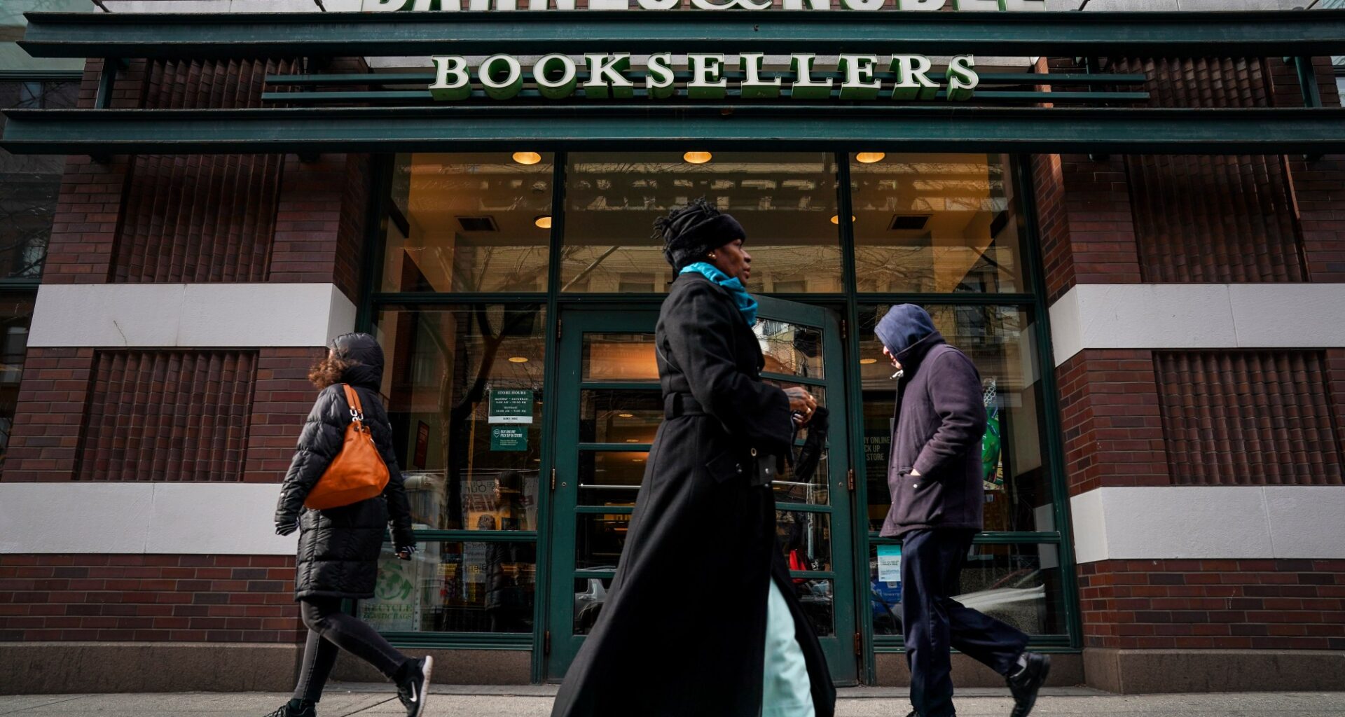 Hey, Remember the Barnes & Noble Nook? They Still Sell It, You Know.