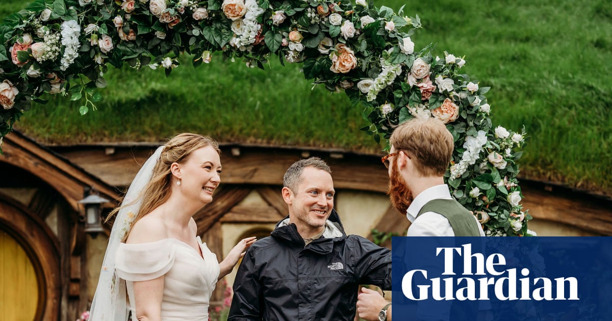 Ranking celebrity wedding-crashers, from Elijah Wood in Hobbiton to Tom Hanks everywhere | Movies