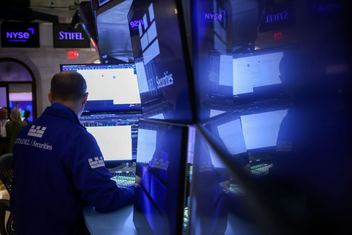 Stocks Hit Record as Traders Shrug Off US Shutdown: Markets Wrap - Bloomberg.com