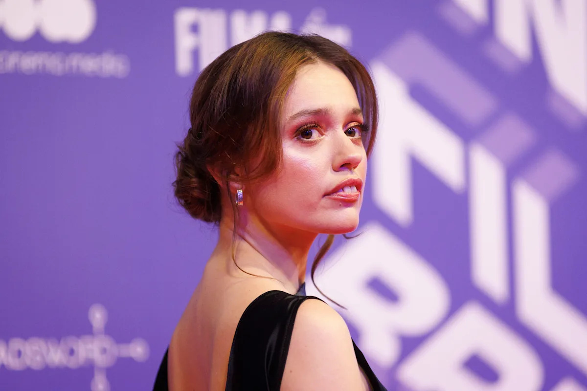 Aimee Lou Wood doubles down on 'SNL' criticism, 'no matter what chaos came from it'