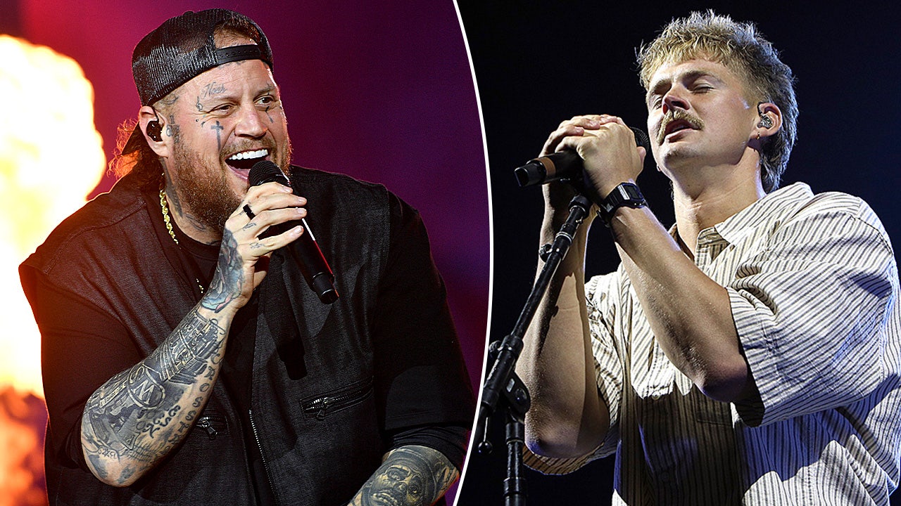 Jelly Roll criticizes Christian singer over awards show stance
