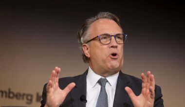 Fed’s Williams Is Watching Job Market, Backs More Rate Cuts