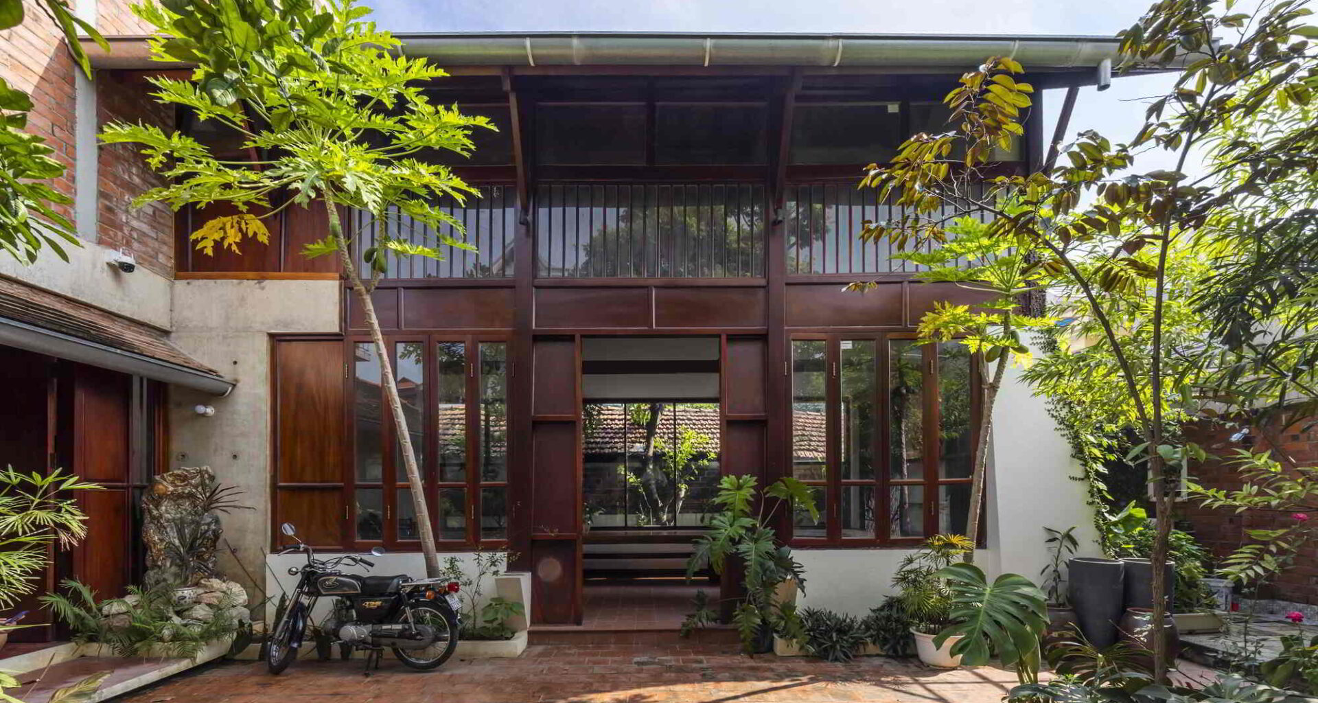 TuPhuong Second House / atelier huu