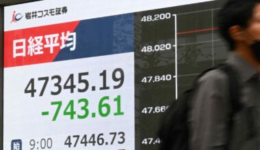 Japan stocks slump amid political jostling for PM spot