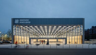 Aranya North Shore Community Sports Center / Atelier XÜK