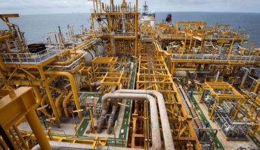 Oil Slumps To Five-Month Low On Market Fears Of Impending Oversupply