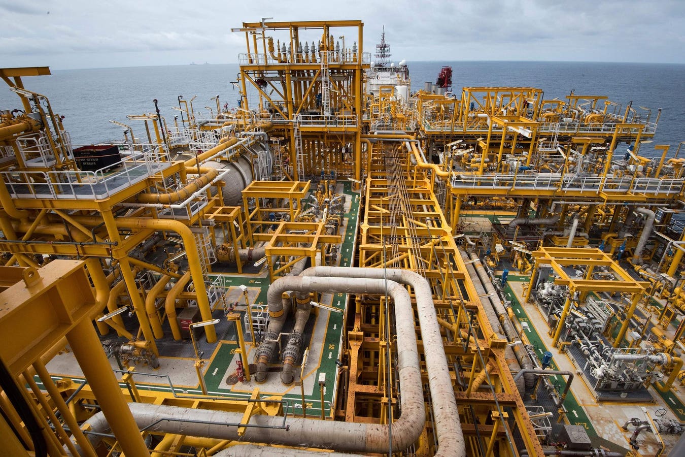 Oil Slumps To Five-Month Low On Market Fears Of Impending Oversupply