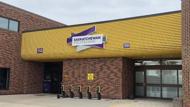 Students in Prince Albert blindsided by sudden Sask. Polytech bookstore closures