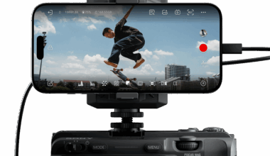 Did Hollyland Just Kill Traditional Camera Monitors With Its New Vcore Smartphone System?