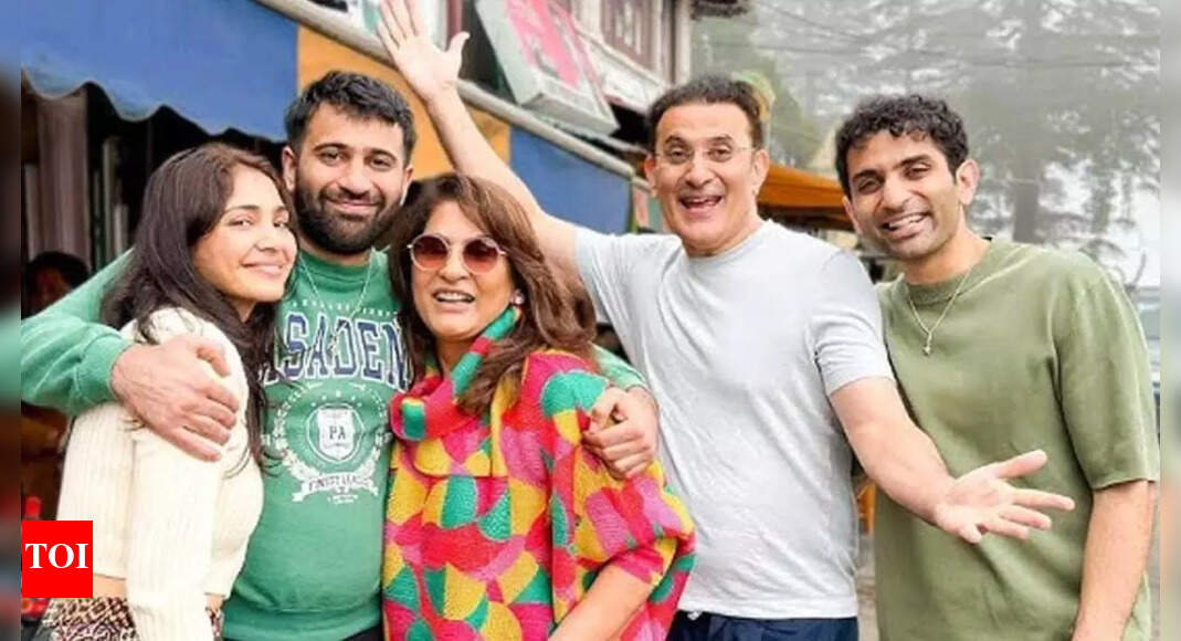 Archana Puran Singh and Parmeet Sethi host a fun-filled Diwali bash for their staff with gifts and a total prize pool of Rs 20000 |
