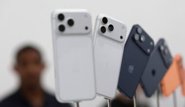 Apple may soon get a new CEO and iPhone users may finally be able to… 
(HT Tech)