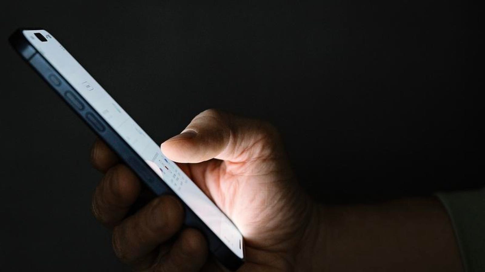 Stop Answering These Calls On Your iPhone, Warns Apple