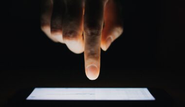 If You See These 2 ‘Red Flags’ On Your Phone, It’s Always An Attack