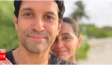 Shibani Dandekar and Farhan Akhtar spend quality time at beach, actress calls it ‘forever memories’ - SEE PICS | Hindi Movie News