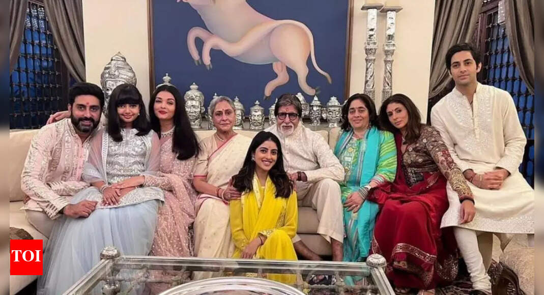 Navya Nanda reveals if dinner conversations with Amitabh Bachchan, Jaya Bachchan and the whole family are feisty: 'We have a lot of respect..' | Hindi Movie News