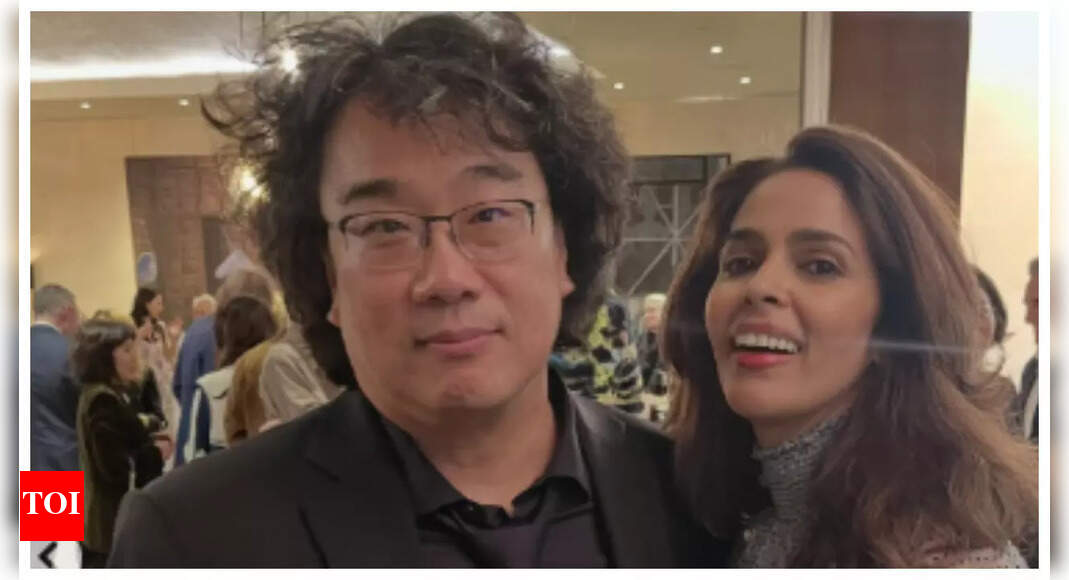 'Had such a great time...': Mallika Sherawat poses with Oscar-winning director Bong Joon-ho of Parasite fame |