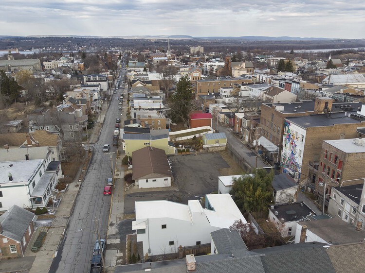 Hudson L-House / Steven Holl Architects - Image 2 of 39