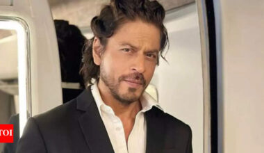 Shah Rukh Khan had 18-hour long work days on 'Karan Arjun' set, Pan Nalin said, "Awestruck by his talent' | Hindi Movie News