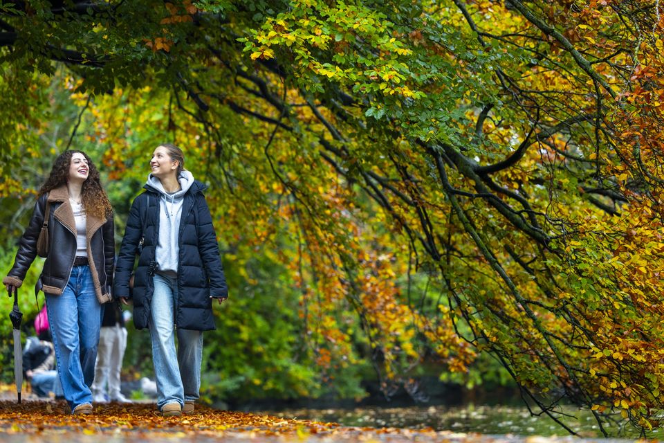 Laura Pla and Patricia Llacero from Spain walking in St Stephen's Green, Dublin. Photo: Tom Honan