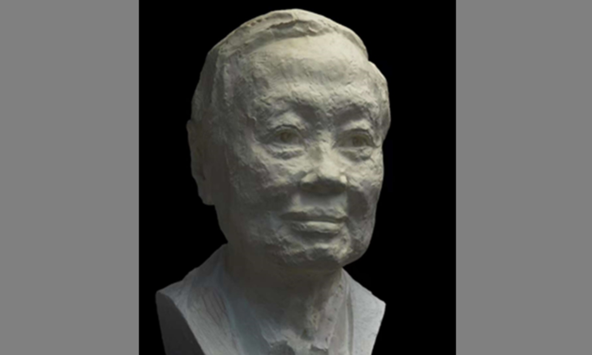 A sculpture of Chen Ning Yang by Wu Weishan, measuring 70?cm × 31?cm × 40?cm, created in 2014. Photo: Screenshot from Art News of China