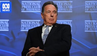 Environment report author 'bitterly disappointed' by Coalition, Greens opposition to government's reforms