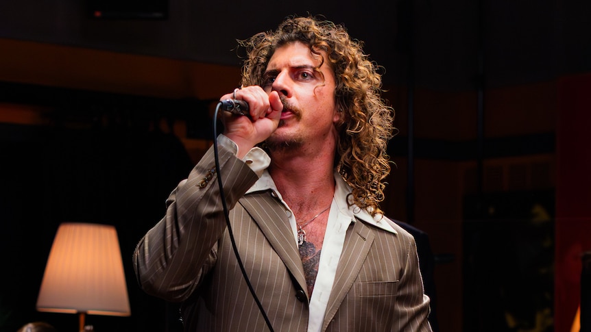 Keli Holiday covers Bruce Springsteen 'I'm On Fire' for Like A Version