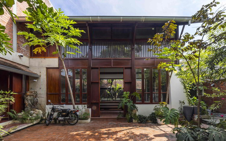 TuPhuong Second House / atelier huu - Exterior Photography, Door, Courtyard