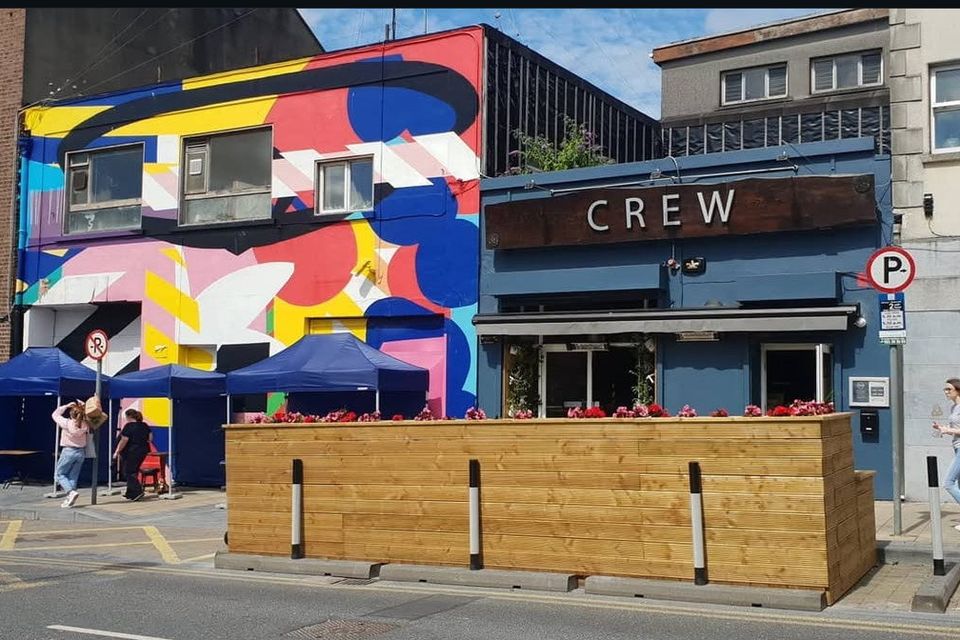 A photo of Crew Brewing Company taken in 2021 after the parklet had been installed