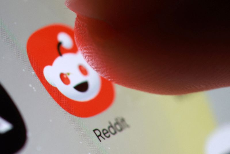 Reddit's holiday-quarter forecast shows AI ad strategy paying off