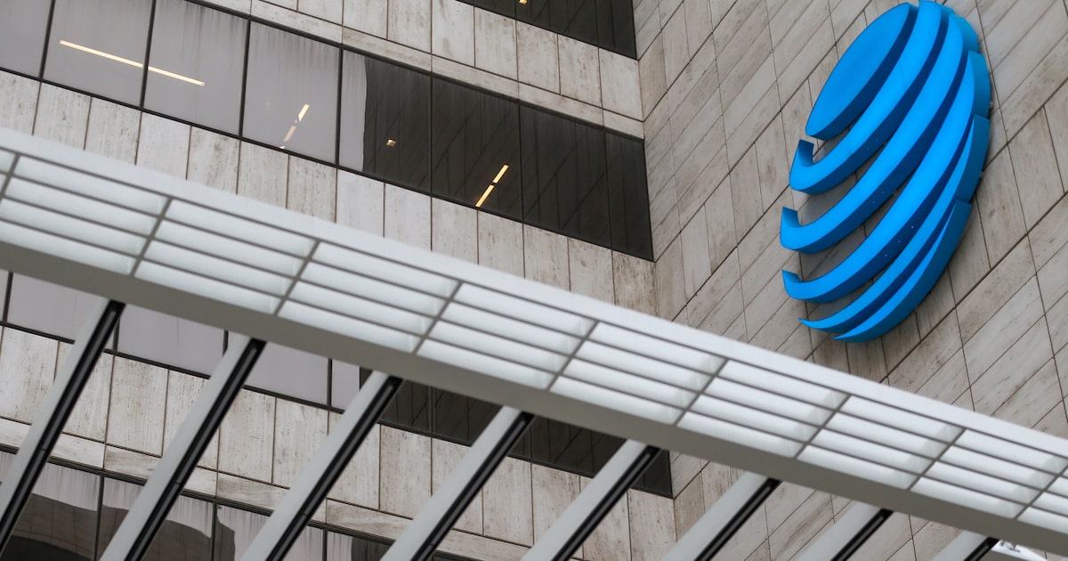 AT&T adds more mobile, internet subscribers on promotions
