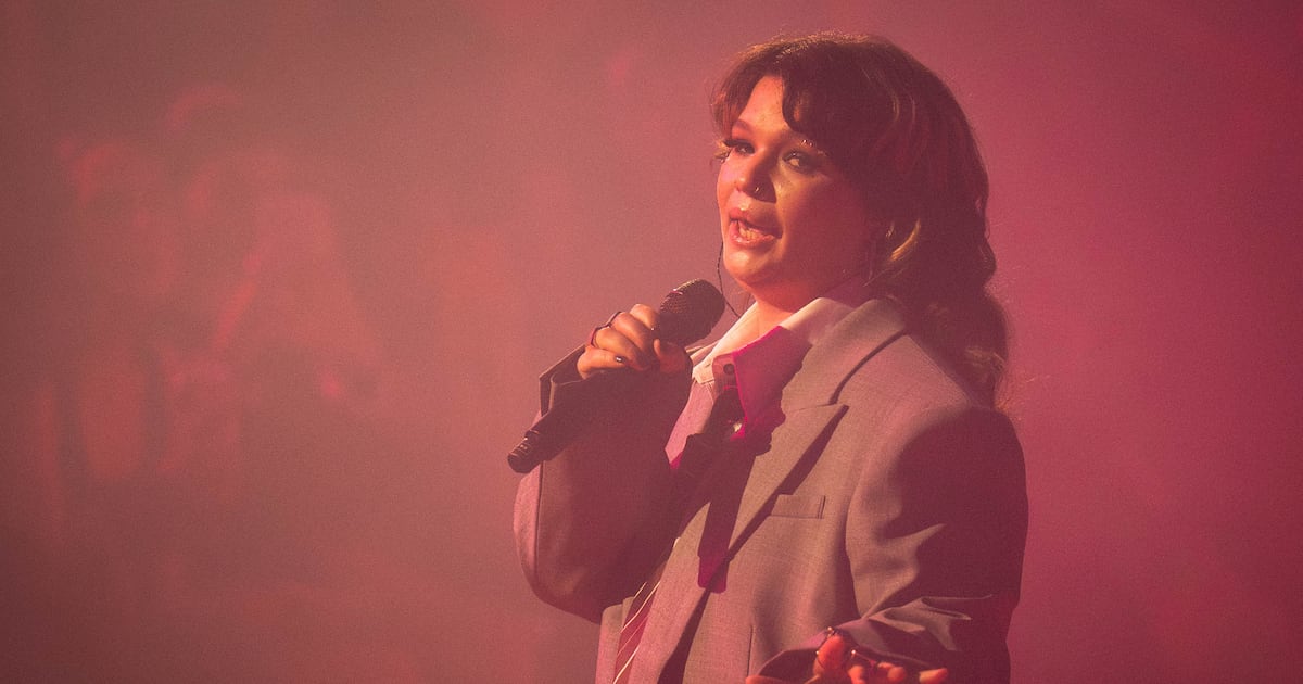 Lola Young cancels gigs to take break after collapsing on stage – The Irish Times