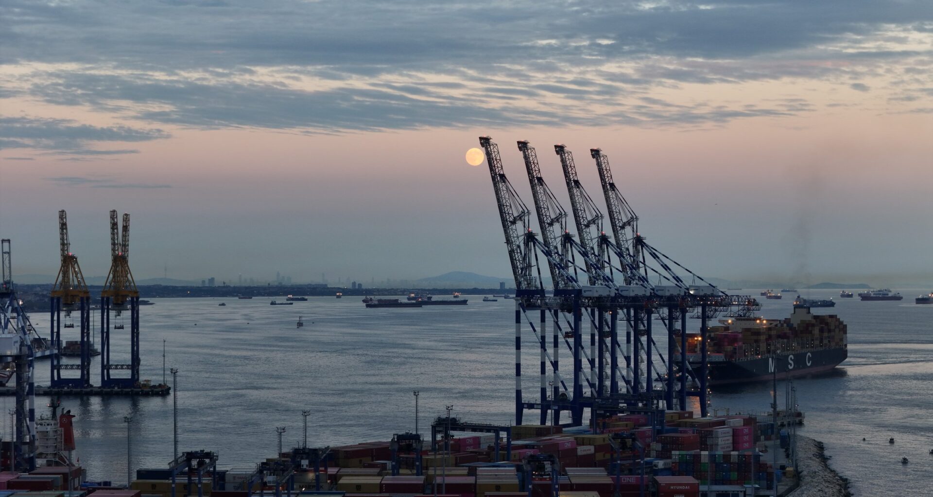 Türkiye's current account logs record $5.5 billion surplus in August