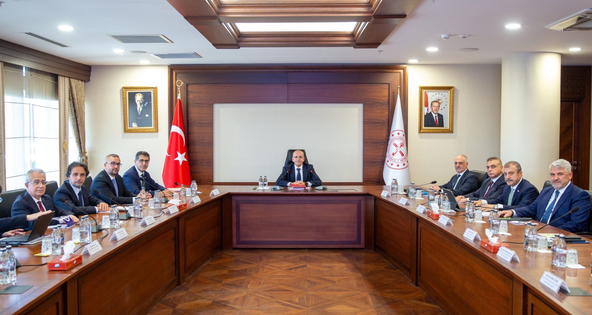 Top officials review Türkiye's financial stability, food price trends