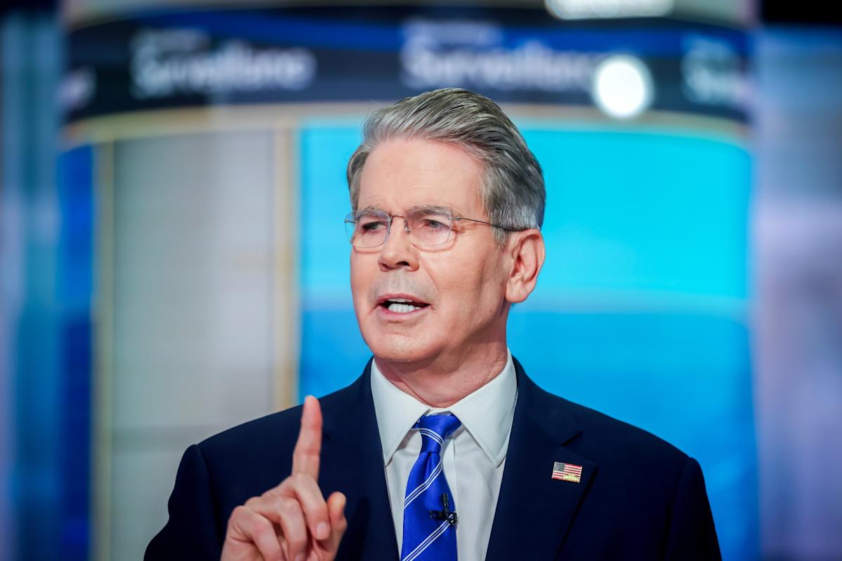 Bessent’s Intervention in Argentine Peso Soars Past $1 Billion