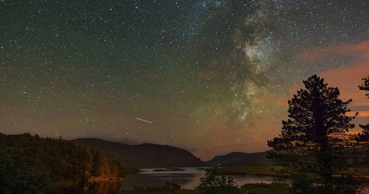 Orionid meteor showers and Saturn visibility in October