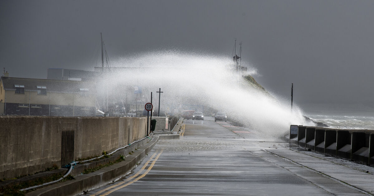 Thousands without power as Met Éireann warns of gale force winds