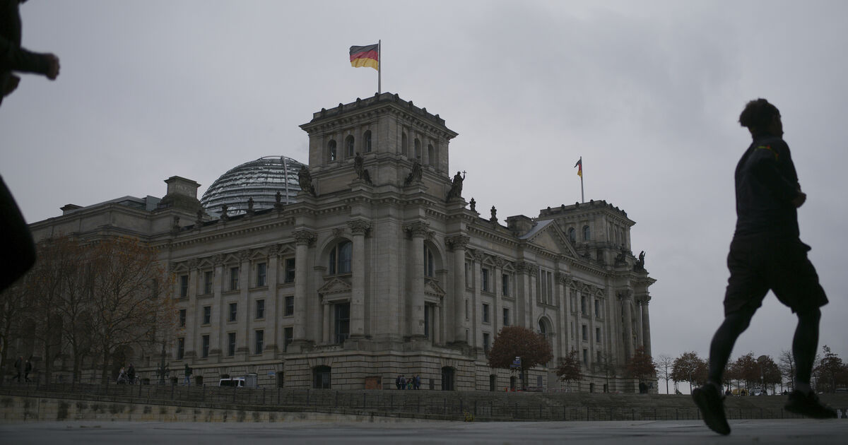 'Mistake' made as Humphreys deletes video with German parliament building