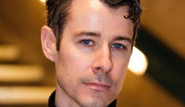 Finger on the pulsing beats