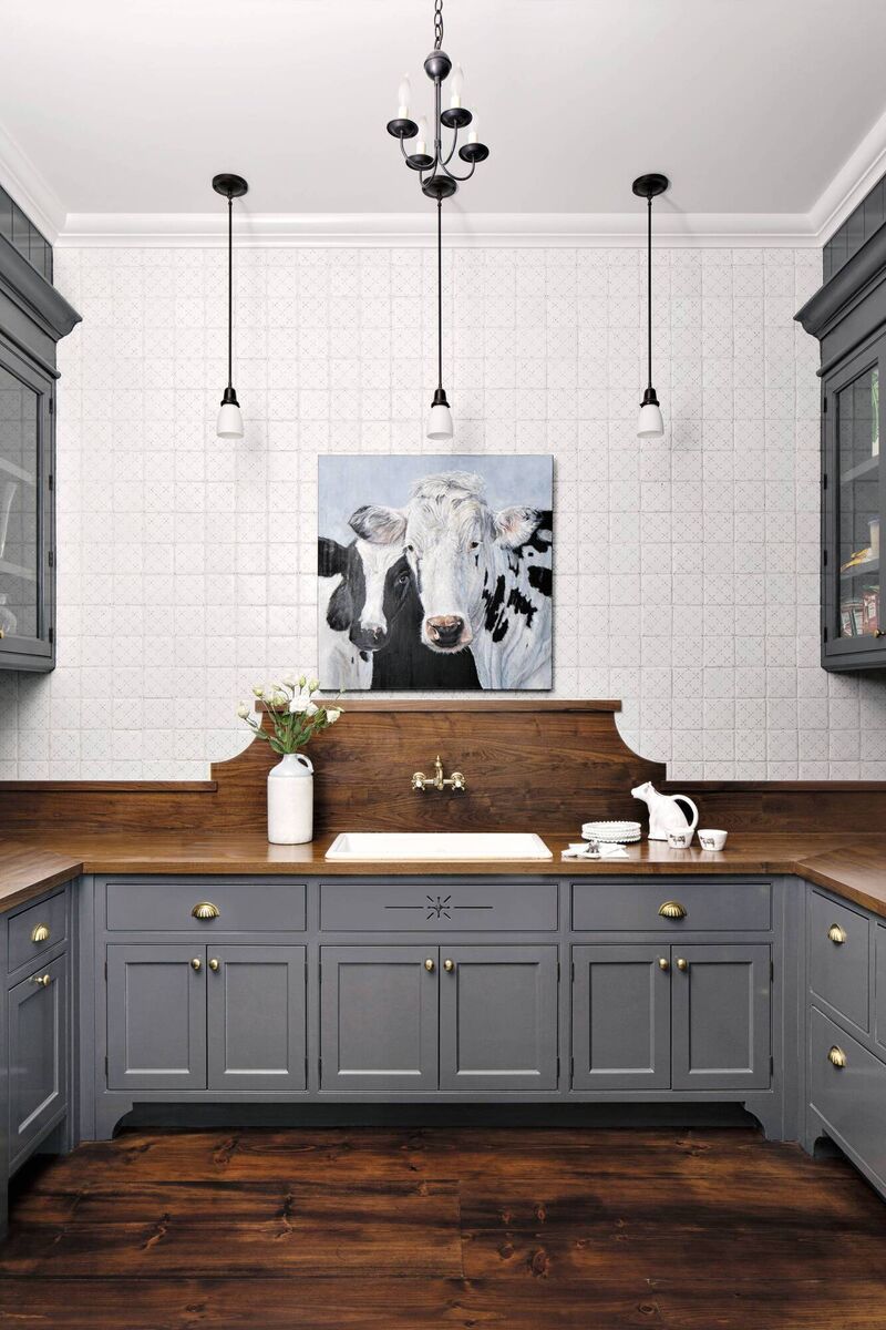 Interiors in the Holden residence photographed by Jessica Glynn in 'House Love'.  Interiors in the Holden residence photographed by Jessica Glynn in 'House Love'.