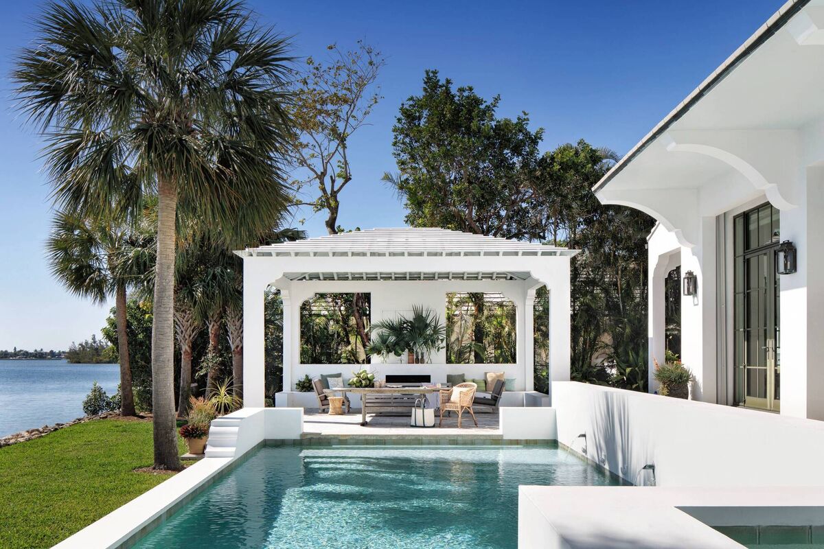 A photograph in 'House Love'.  A photograph in 'House Love'.