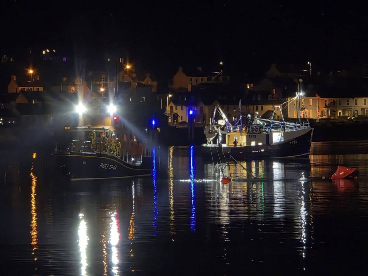 Fishing boat fully submerged in West Cork harbour. Call Out 29th October at 20:47 Castletownbere Coast Guard were tasked to an incident in Castletownbere harbour to reports of a boat in distress. Pic: Castletownbere Coast Guard