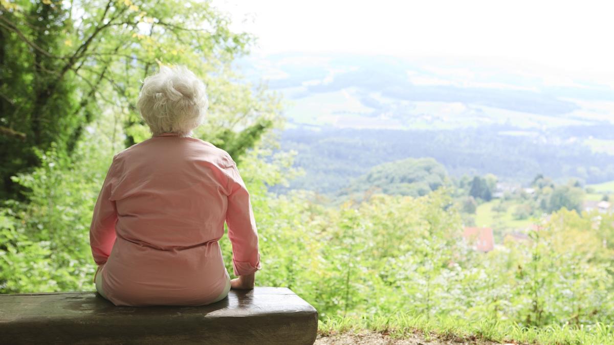 How Much the Average Upper-Class Retiree Spends Monthly at Age 83